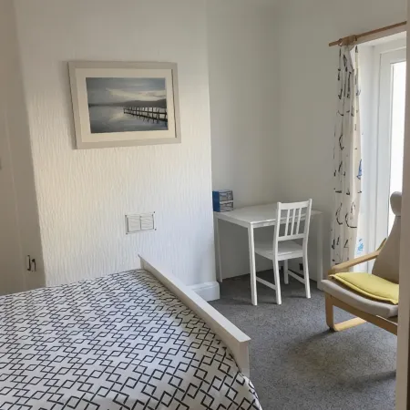 Singer House Beach Holiday Flats with Parking ,Opposite Paignton Pier ,English Riveria