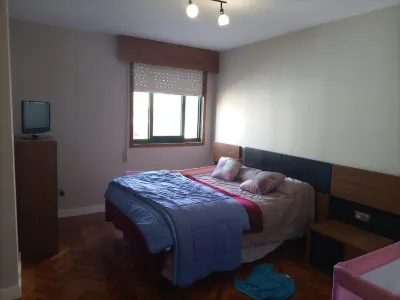 Piso con Terraza ,garaje y a 2 min de la Playa Hôtels à : 