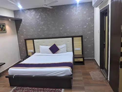 Hotel Shreya - parking