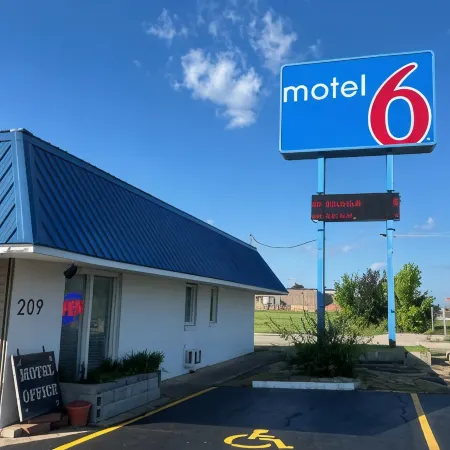 Motel 6 Sullivan MO