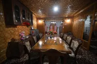 Goona Palace Houseboats