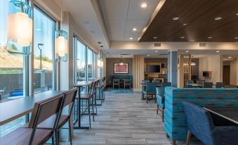Holiday Inn Express & Suites Gainesville - Lake Lanier Area