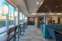 Holiday Inn Express & Suites Gainesville - Lake Lanier Area