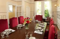 South Court Inn