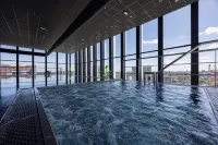 Fletcher Wellness-Hotel Leiden - Kolam Renang
