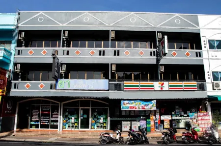 Henry’s House Отели рядом с достопримечательностью «Old Phuket Town»