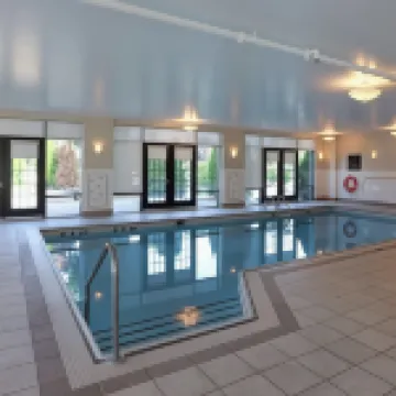 魁北克拉瓦爾希爾頓歡朋套房酒店