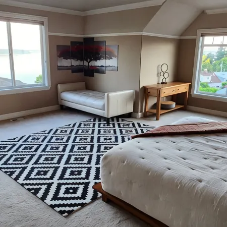 Spacious Home with Amazing Views - 2 Min Drive to Beach/Water Access