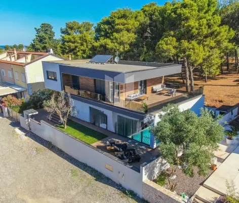 LuxuriousVilla , sauna, sea view, 200 m from the beach Hotels in Fazana