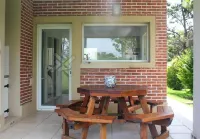 Dueño alquila, casa con Piscina, a 100 mts del mar, para 11 personas.