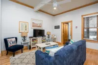 Lake Life Getaway - Condo Near Downtown! Hotels in Saugatuck Township