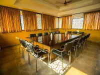 Oak Field Inn Hotels near Subhash Park