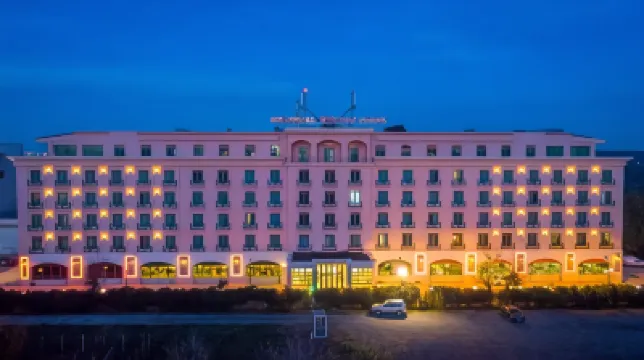 Hotel Phoenicia Express Hotels near Bucharest Băneasa Aurel Vlaicu International Airport