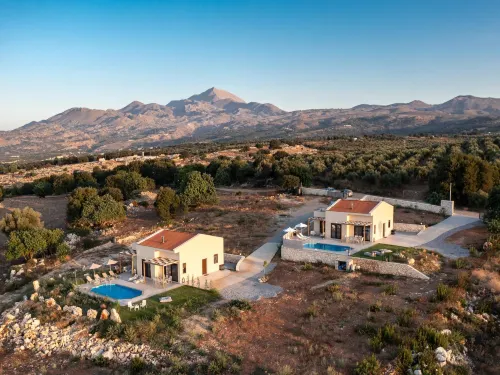 Villa in Skouloufia with Sea Views & Pool - 3-Star