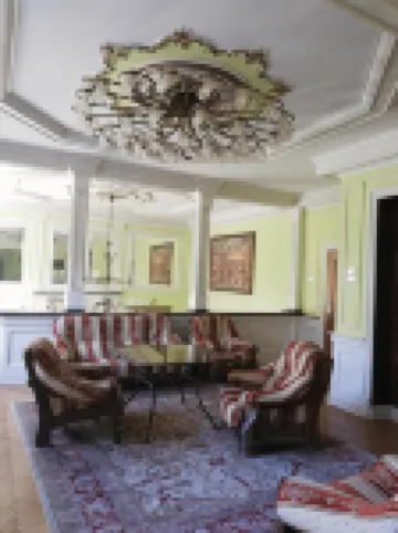 Officer's Yacht Club Resort & Spa