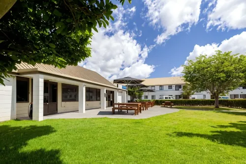 Airport Gateway Motor Lodge - Bares