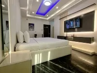 Double M Exquisite Suites and Lounge - Airport Shuttle