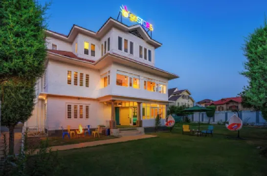 โกสต็อปส์ ศรีนาการ์ โรงแรมใน
