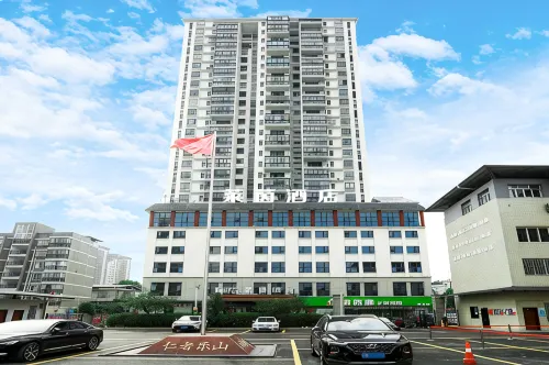 Rhine Hotel (Tenglong Cave Visitor Center Lichuan Station)