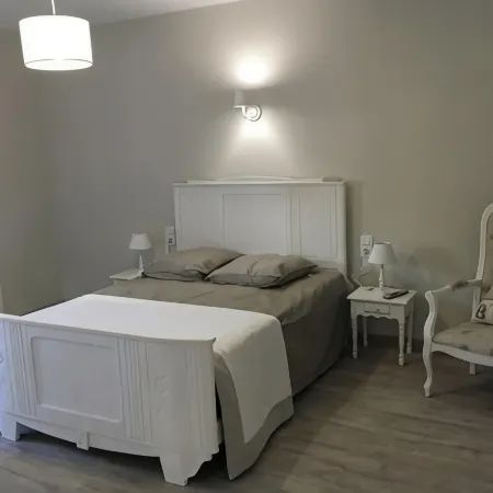Gite for 6 to 8 people, all renovated with Jacuzzi, 20 minutes from puy du fou Отели в г. Молеон