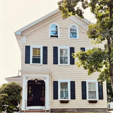 Stylish home next to train to Boston, near Salem