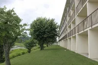 Landmark Inn