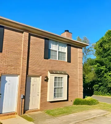 Cozy Townhome Tuscaloosa, 2-Bedroom, Walk to Campus Stadium & Downtown Strip - Homestays