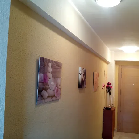 Beachfront apartment 40 k. from Valencia, services all year round, Отели в г. Кульера