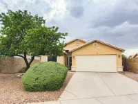 Cactus Bonito, Pool, 3 Bed, 2 Bath w/AC & Near Stadium - Private Pools