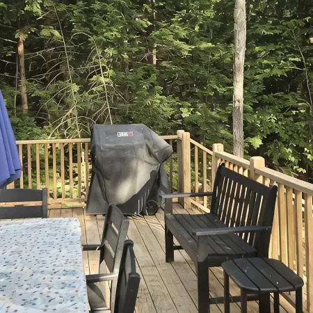 Tranquil, serene Sebago Lakefront House on 2 wooded acres - 300ft waterfront! Отели в г. Каско