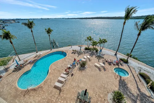 Sunlit Bayview Suite Balcony Pool & Hot Tub!