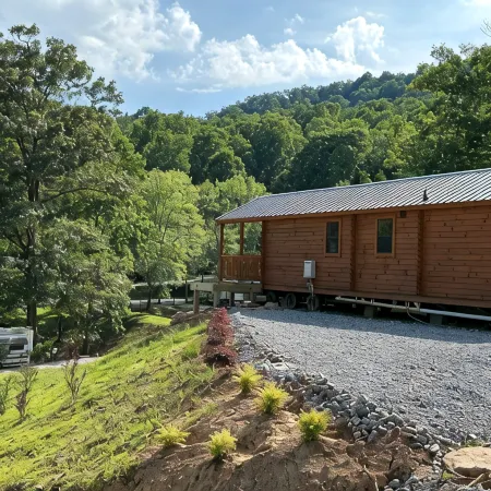 Cozy 1 bedroom cabin in charming Hiawassee with WiFi, AC & HeatAdults only.