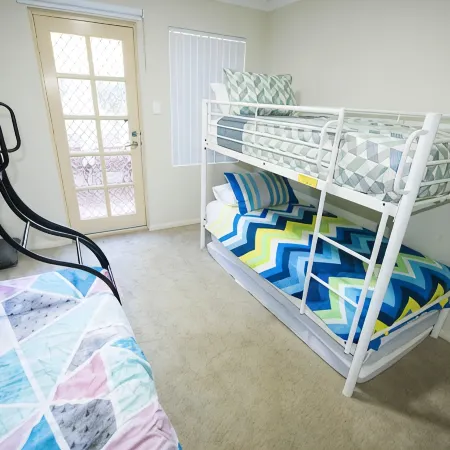 Unit Close to Airport, Hospital, Shops & Transport