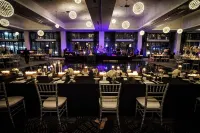 Radisson Blu Aqua Hotel, Chicago - Barer
