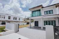 Ipoh Mansion House 25 by Verve (14pax) EECH162 Hotels in 