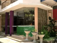 Dpavilion Guest House & Resto - Guest houses