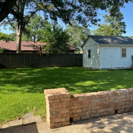 Serengeti a hardy 3 bedroom house, doggie door, TV in BDRMS