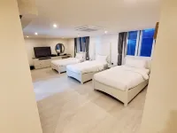 Owl Hotel