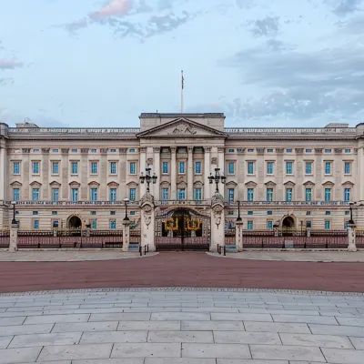 West Kensington 1BR | 1-Min Tube | Heathrow Direct โรงแรมใกล้แบตเทอร์ซี
