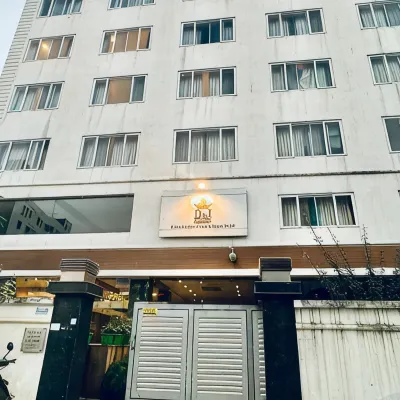 โรงแรม ดีแอนด์เจ แกรนด์ โรงแรมใกล้ลาดบาซาร์
