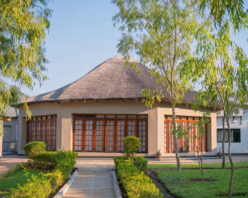 Kambiri Beach Resort โรงแรมในซาลิมา