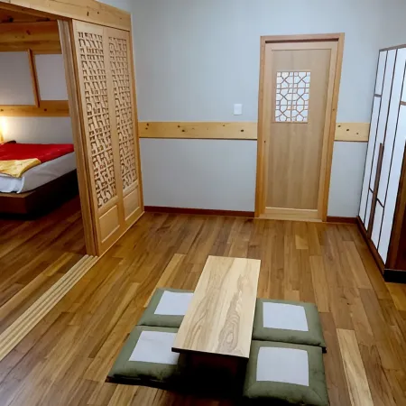 Gyeongju Hwangnamkwan Hanok Hotel Отели рядом с достопримечательностью «Астрономическая обсерватория «Чхомсондэ»»