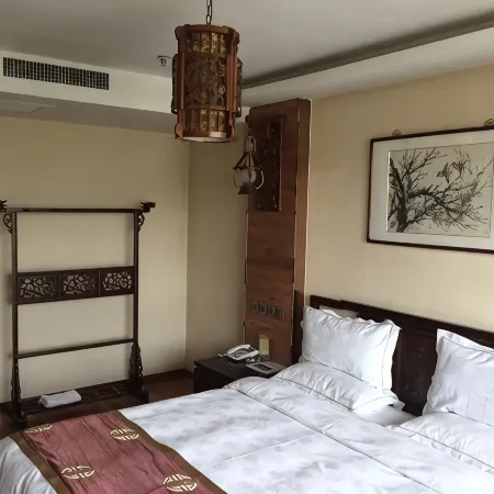 Lingqiu Jindi Hotel