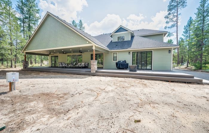 Custom home, 1.17 acres, 5 beds, 5 bath, sleeps 12+, Hot Tub, 80