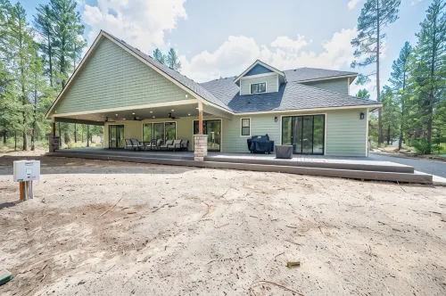 Custom home, 1.17 acres, 5 beds, 5 bath, sleeps 12+, Hot Tub, 80" TV, Pool Table