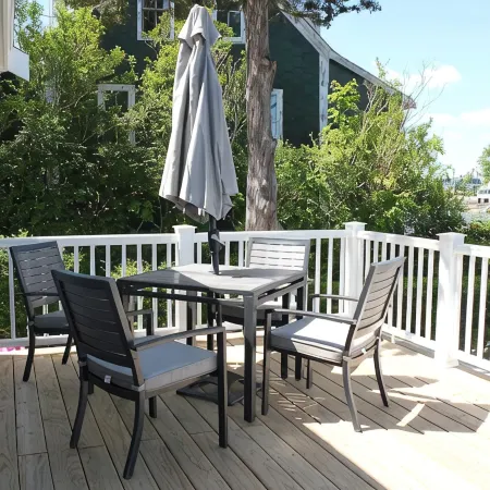 Waterfront Living w Stunning Views, Beautiful Decor, Kayaks, Private drive