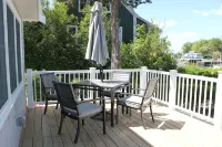 Waterfront Living w Stunning Views, Beautiful Decor, Kayaks, Private drive