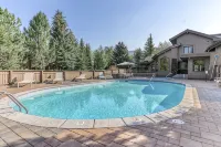 2br+loft Townhome @ base of Dollar Mtn. ski area; hot tub & pool - Pools