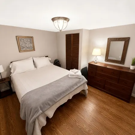 Cozy Urban Bungalow-Near Pit Airport, Stadiums, Parks & Museums! Pet Friendly!