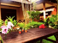 Six Villa Inn